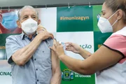 Aos 87 anos, ex-prefeito Iris Rezende (MDB) foi vacinado em Goiânia em fevereiro de 2021