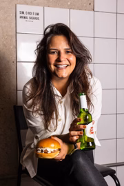 Chef Renata Carvalho, do Ricco Burger