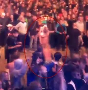 As imagens foram compartilhadas pelo vocalista da banda que se apresentava no palco