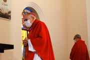 Arcebispo metropolitano de Goiânia, D. Washington Cruz, durante celebração