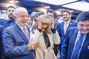 Lula e Janja experimentaram óculos tecnológicos na China