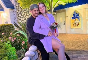 "O casamento aqui é bem rapidinho, durou apenas 15 minutos. A gente entrou com o Elvis e teve uma mulher brasileira celebrando. Eu e o Zé decidimos casar aqui porque é um casamento bem conhecido e quando marcamos de vir para cá, o pessoal que organizou a viagem falou desse casamento e a gente topou", completou Virginia 