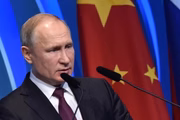Percebendo o interesse da Ucrânia em integrar a Otan, que é liderada pelos Estados Unidos, e fazer parte da União Europeia, o presidente da Rússia, Vladimir Putin, ameaçou atacar o país, caso os ucranianos não desistissem da ideia