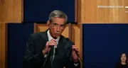 Mediador do debate da TV Cultura, Leão Serva precisou chamar o intervalo após a agressão