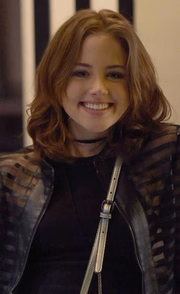 Brenda Sabryna é Jandira Oliveira SoaresFilha de Madalena e Zeca, irmã de Fernando. Menina bonita, alegre e ambiciosa, é a melhor amiga de Gabriela. Será seduzida e enganada por Vitor e morrerá de forma trágica ao fazer um aborto clandestino Brenda Sabryna é Jandira Oliveira SoaresFilha de Madalena e Zeca, irmã de Fernando. Menina bonita, alegre e ambiciosa, é a melhor amiga de Gabriela. Será seduzida e enganada por Vitor e morrerá de forma trágica ao fazer um aborto clandestino