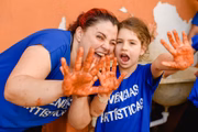 A arte-educadora Chris Dantas e Uva Sassi Lignelli, 6 anos