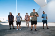 O conjunto é formado por Gustavo Goes,25, Jorge Farias, 27, Eduardo Caetano, famoso Duzão, 23, Paulinho Félix, 27, e Ramon Alvarenga, 30