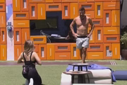 No BBB, atriz se ajoelhou e convidou o instrutor de crossfit para ser seu companheiro "no amor e no jogo"
