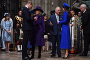 Momento do encontro do príncipe William, Camilla Parker, príncipe Charles e Kate Middleton