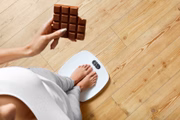 Evite alimentos fritos e doces em prol do bem-estar 