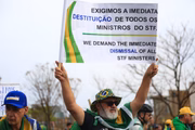 Mensagens incluíam frases traduzidas para o inglês