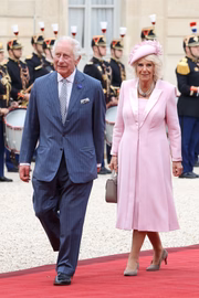 Rei Charles III e rainha Camilla visitam a França