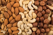 Castanhas fornecem gordura boa e devem ser incluídas no cardápio de quem pratica low carb 