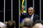 Deputado federal José Guimarães (PT-CE) discursa no plenário da Câmara