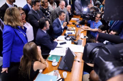 Deputados divergem sobre a proposta: segundo relator, oposição está obstruindo a votação