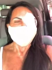 Gretchen passa por cirurgia no olho