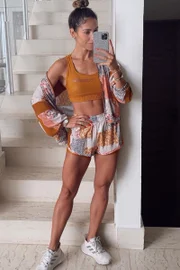 Ela esbanja um corpo definido