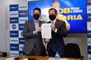 João Doria e Bruno Araújo, presidente do PSDB, em ato de oficialização de inscrição nas prévias do partido