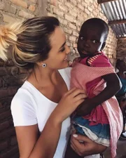Rafa ajuda pessoas na África