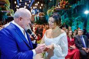 O terno azul de Alexander Won foi usado pela primeira no casamento de Lula com Janja
