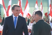 Bolsonaro e seu ajudante de ordens à época do governo