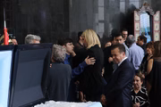 Ana Hickmann abraça João Augusto