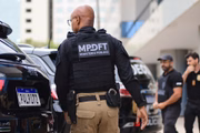 Foram cumpridos quatro mandados de busca e apreensão nas residências dos investigados no Distrito Federal e na sede do Iprev
