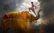<b>Baahubali 2: A Conclusão</b>. Com mais personalidade visual do que os filmes de heróis da Marvel e da DC ou séries épicas como Game of Thrones, a saga indiana chega ao desfecho e foi lançada no Brasil direto na Netflix. Enfático no melodrama e inclinado a emoções folhetinescas, A Conclusão explica a ruptura familiar que culminou na tentativa de assassinato do bebê Baahu, destinado a grandes feitos na juventude. <a href="https://wordpress.metropoles.services/colunas-blogs/spoilers/baahubali-na-netflix-a-franquia-de-tollywood-que-desafia-bollywood" target="_blank">Leia artigo</a> e <a href="https://www.youtube.com/watch?v=qD-6d8Wo3do" target="_blank">veja trailer</a>