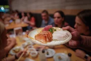Com onze anos de existência, o Nazo se destaca pela culinária contemporânea capitaneada pelo sensei André Kawai