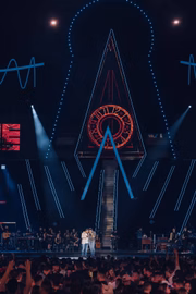 Palco teve mais de 40 metros de altura
