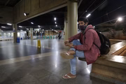 Funcionário de um mercado da Asa Norte, Everson Sousa foi abordado por PMs e orientado sobre o toque de recolher