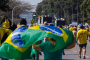 Manifestantes pró-Bolsonaro ocupam a Esplanada dos Ministérios na manhã deste domingo (26/05/2019)