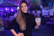 A participante se define como uma pessoa divertida e intuitiva. Conta que, por vezes, já foi julgada como metida em função da aparência, o que nega ser. Diz ser rancorosa e odiar injustiças e mentiras