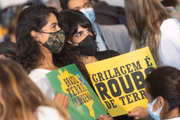 Artistas pedem ações públicas contra "pacote de destruição" ambiental