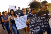Manifestação dos estudante da escola na marginal da BR-070