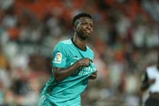 Vinicius comemorando gol pelo Real Madrid