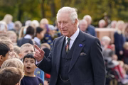 Rei Charles é quase duas vezes mais rico do que sua mãe foi, a falecida rainha Elizabeth 