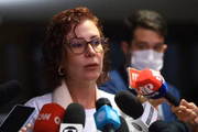 Deputada federal Carla Zambelli (PL-SP) é acusada por porte ilegal de arma de fogo e constrangimento ilegal