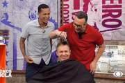 Neto raspa cabeça de Velloso no programa Os Donos da Bola