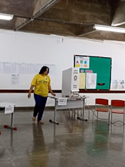 Damares votou na Escola Classe 316 Sul