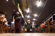 Movimento de clientes foi tímido no início da noite