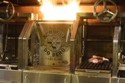 Carnes na parrilla são as principais apostas da casa