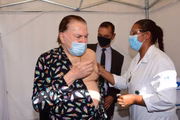 Silvio Santos toma a segunda dose
