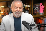 Para formar a sigla, juntou representantes de movimento sindicais, sociais, católicos e intelectuais. Lula se tornou o primeiro presidente do PT. Durante a redemocratização, foi um dos principais nomes do Diretas Já, e no mesmo período, iniciou a carreira política
