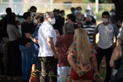 Internações de idosos também têm caído no DF após a imunização