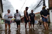 Água, roupas, itens de higiene entre outros são pedidos para doação