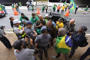 PM de São Paulo conversa com manifestantes