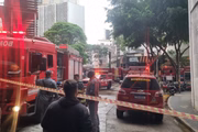Sete viaturas dos bombeiros atuam na ocorrência