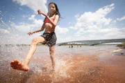 Roupas leves, feitas de tecidos que permitam o corpo transpirar, são as mais recomendadas