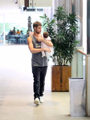 Os dois deram um passeio pelo shopping recentemente 